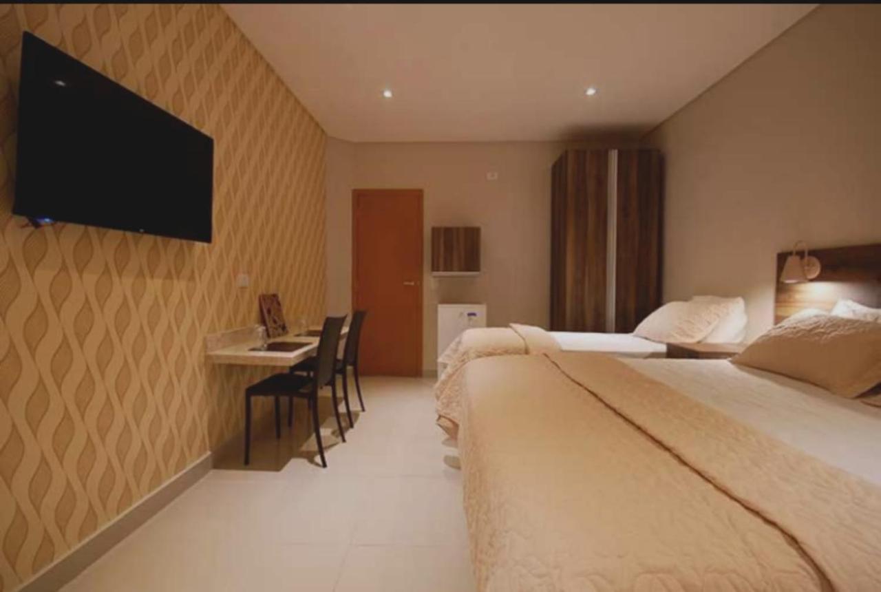 Guess Hotel & Motel Гуарульос Екстериор снимка