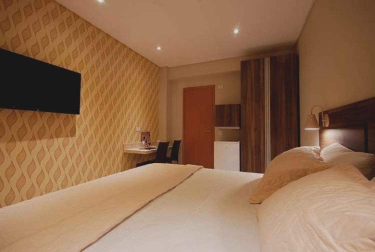 Guess Hotel & Motel Гуарульос Екстериор снимка